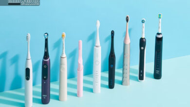 آیا مسواک برقی بهتر از مسواک معمولی است؟ بررسی علمی مزایا معایب و تاثیر واقعی بر سلامت دندان ها