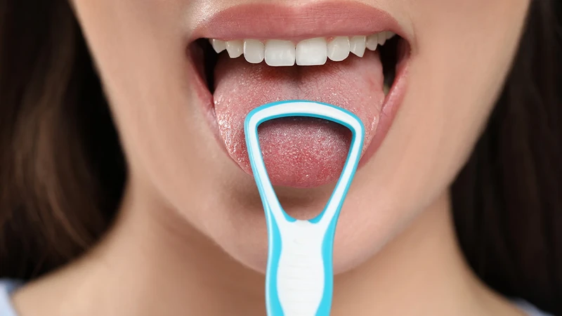 درمان زرد شدن زبان با اسکراپر زبان